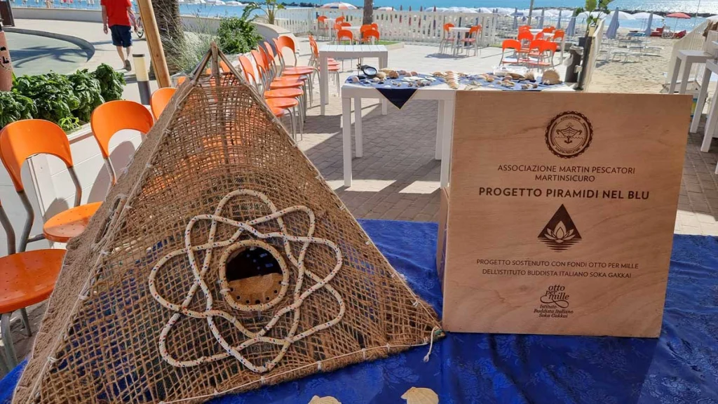 Piramidi nel blu